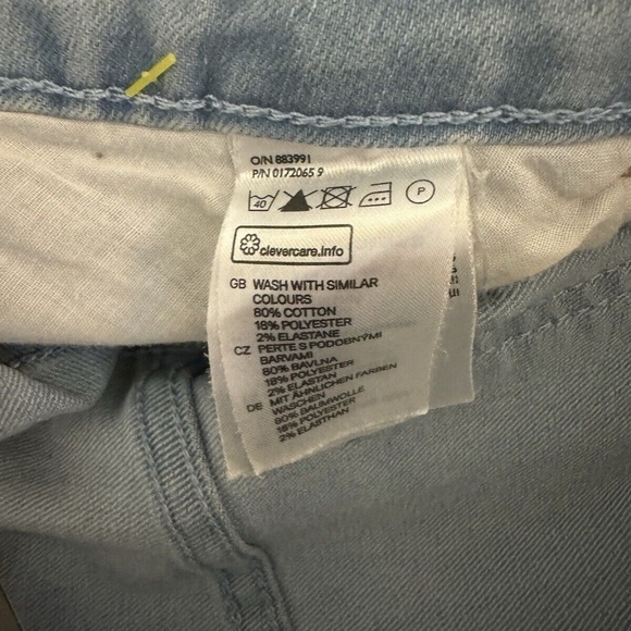 Divided H&M NWT Size 6 Light Wash Mid-Rise Super Slim Leg Jeans w/29" Inseam - Picture 5 of 5